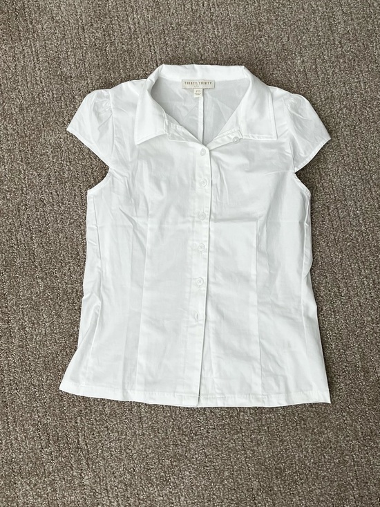 Thirty Thirty Tops - 🐚Thrift & Thrive Women's White Short-Sleeve Button Down Shirt